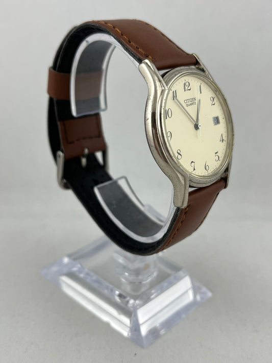 Schlichte Citizen Quartz mit Datumsanzeige und neuem Armband
