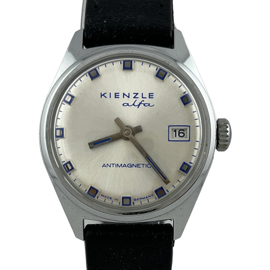 Kienzle alfa Handaufzug mit Datum und blauen Akzenten
